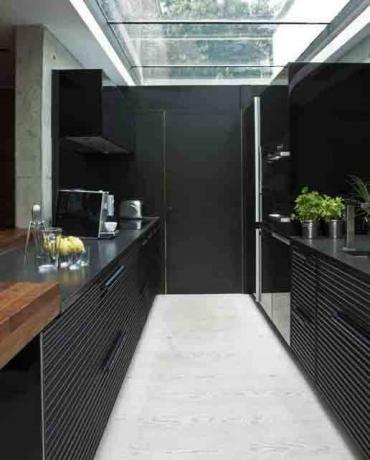 Czarne kuchnie we wnętrzu - luksusowa prostota minimalizmu