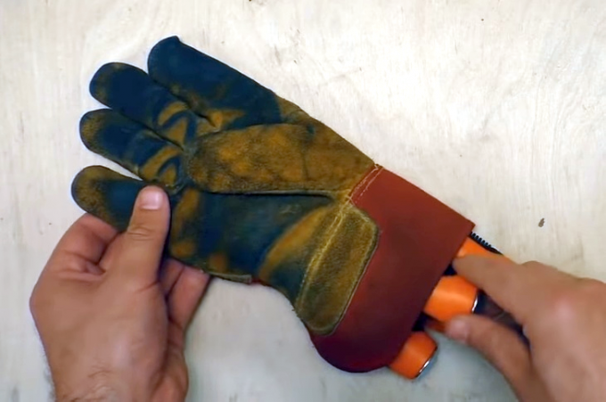 Nie wyrzucać starą rękawiczkę, jest idealny do przechowywania narzędzi 