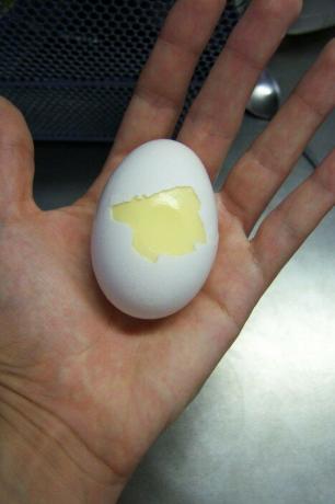 Jak przygotować „złote jajka” lub jajecznica w łupinach