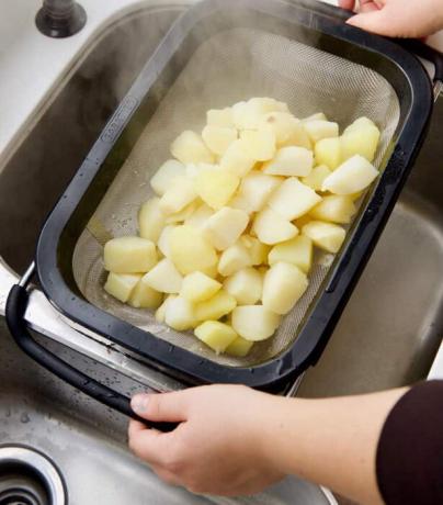 Gotowane ziemniaki zawsze przetestować po ugotowaniu.