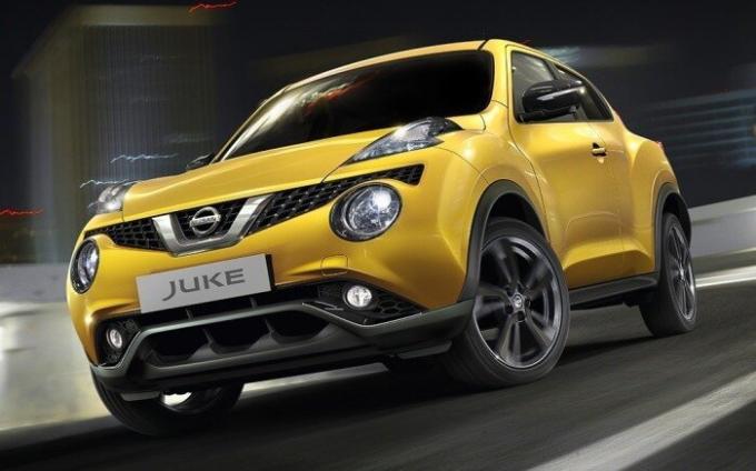 Żółty Nissan Juke 2014. | Zdjęcie: cheatsheet.com.