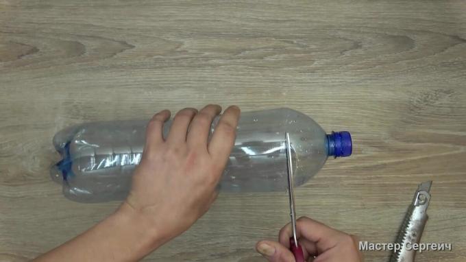 Wazon z patyczków do lodów i plastikowej butelce