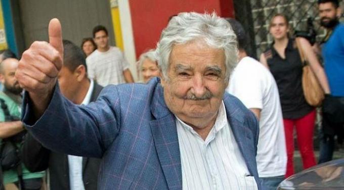 90% przyznaje Mujica pensję prezydencką na cele charytatywne.