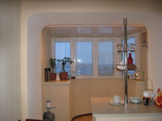 Balkon połączony z kuchnią - powiększona przestrzeń