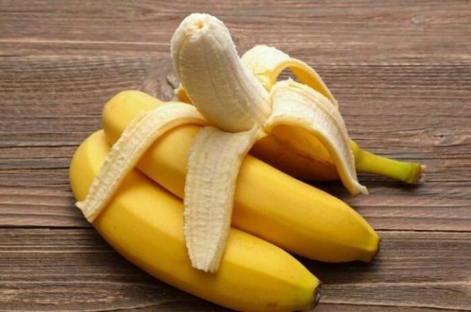 Banana królowa jada tylko z nożem i widelcem.