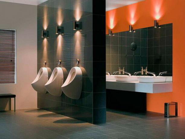 Zainstalować pisuary w miejscach publicznych, w celu zmniejszenia kolejek w żeńskich toalet.