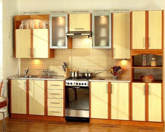 Niedrogie meble kuchenne (48 zdjęć): instrukcje wideo dotyczące instalacji zestawu kuchennego własnymi rękami, cena, zdjęcie