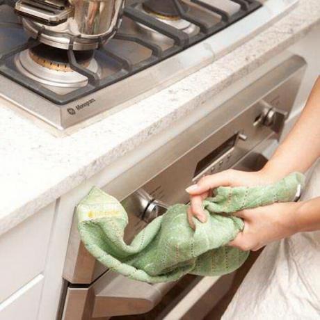 Brudne ręczniki kuchenne - plaga wszystkich gospodyń domowych.