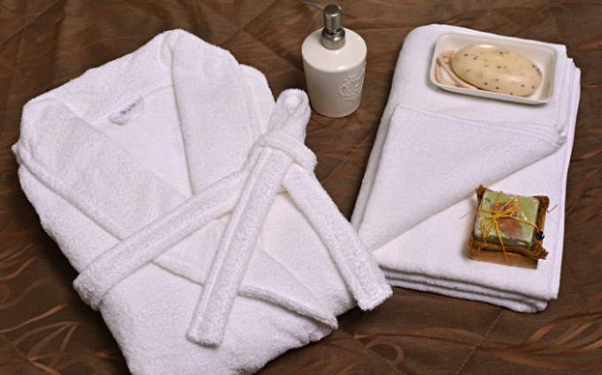 Luksusowych hoteli szlafroki i ręczniki zmieniane codziennie.