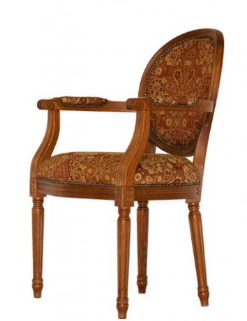 Krzesło-krzesło z podłokietnikami do klasycznej kuchni.