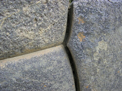 Wielokątny kamień kamieniarstwo - Źródło: laiforum.ru