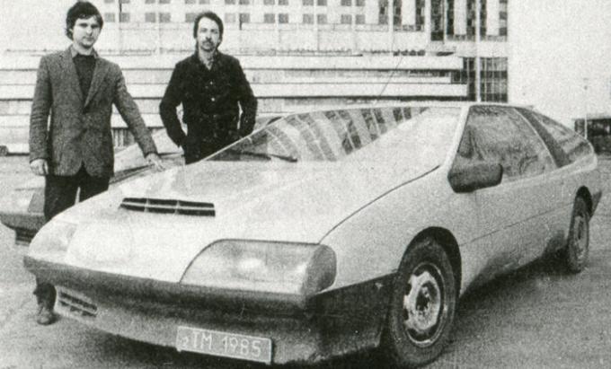 Dwaj przyjaciele wykonany samochód. | Zdjęcie: yandex.ru.