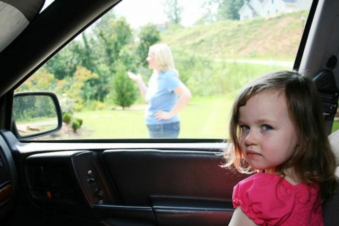 Masa pojazdu stwarza zagrożenia dla dziecka.