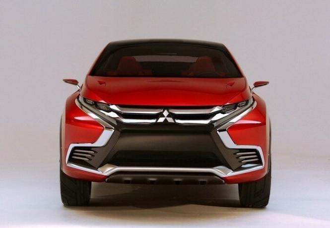 Począwszy od roku 2015, zwrotnice Mitsubishi Outlander otrzymał projekt w kształcie litery X „Chuck”. | Zdjęcie: avtosreda.ru.