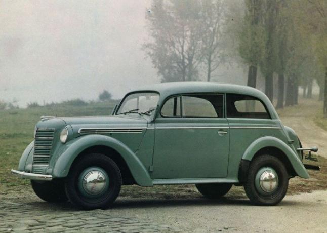 10 radzieckie samochody, które były niczym obcym samochodzie jak dwie krople wody