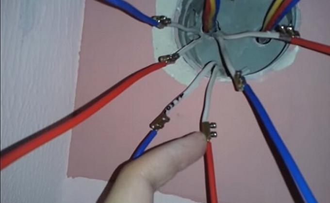 3 sposoby, aby podłączyć przewód aluminium i miedzi, jeżeli stare okablowanie w domu