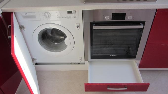 Wbudowana pralka w kuchni, jak wbudować pralkę w zestaw kuchenny: instrukcje, samouczki fotograficzne i wideo, cena