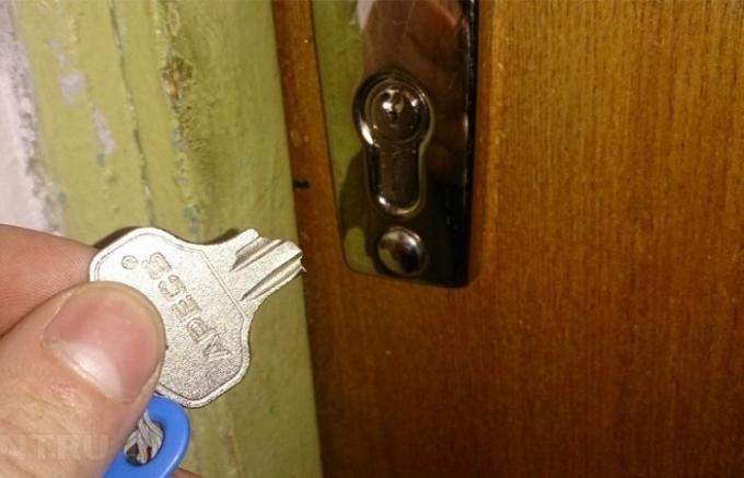  Złamany klucz w zamku.