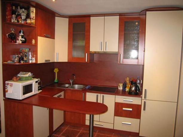 Szafki kuchenne do małej kuchni (42 zdjęcia): instrukcje wideo DIY dotyczące instalacji, cena, zdjęcie