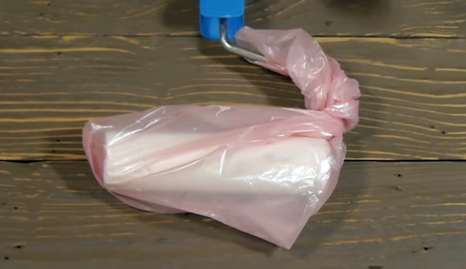 Plastikowa torba uniemożliwi narzędzie z farbą suszenia 