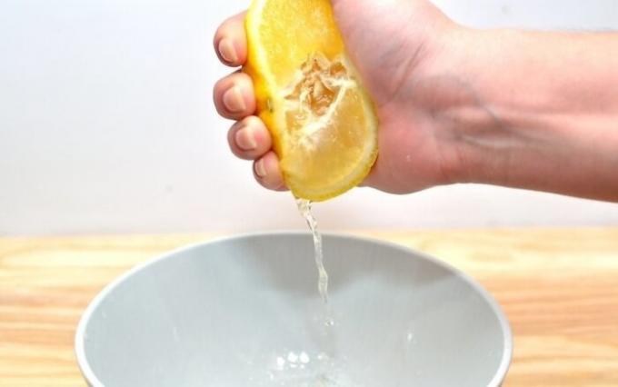 sok z cytryny doda pikanterii naczynia.