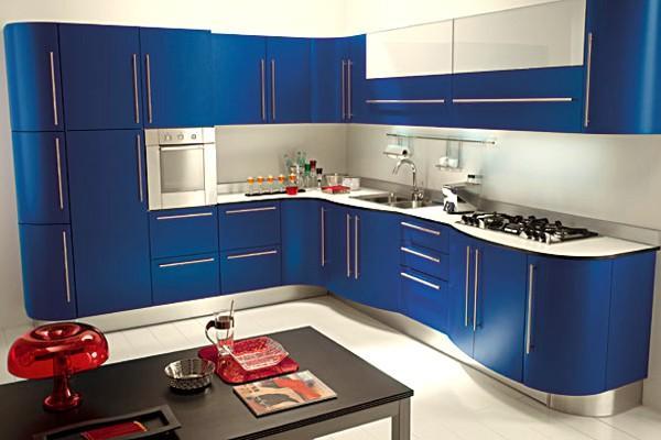 projekt kuchni w odcieniach niebieskiego