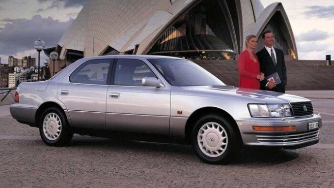 Przy zakupie kierowca Lexus LS nie trzeba wydawać dużo pieniędzy na „nazwa”. | Zdjęcie: resources.carsguide.com.au. 