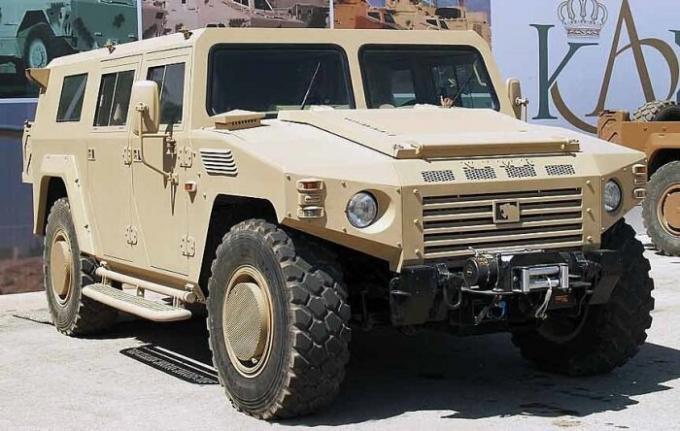 Arabski SUV Nimr - kopia rosyjskiego „Tiger”. | Zdjęcie: militarycat1.blogspot.com.