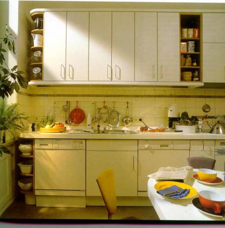 Aranżacja kuchni: instrukcje wideo DIY dotyczące instalacji, pomysły projektowe dla pokoi 5,5, 6 m2, 8 9, 10 metrów kwadratowych, cena, zdjęcie