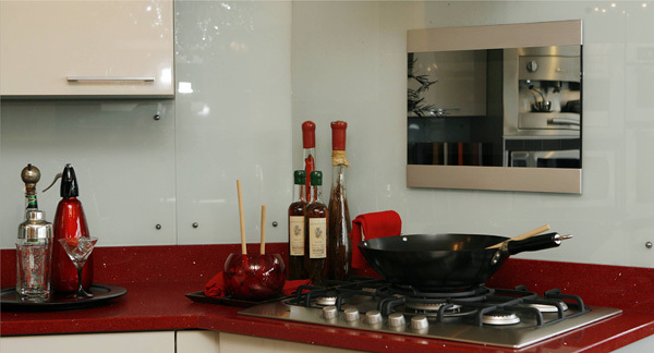 Wbudowany telewizor do kuchni (41 zdjęć): instrukcje wideo DIY dotyczące wyboru, zdjęcia i ceny