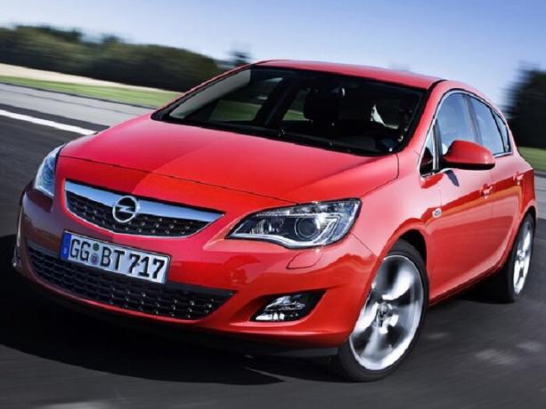 Opel Astra - najpopularniejszy model niemieckiego producenta samochodów. | Zdjęcie: caradisiac.com.