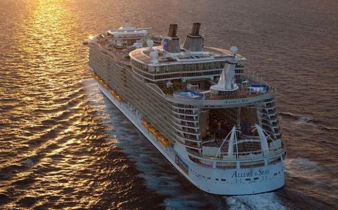 Cruise liner «Allure of the Seas».