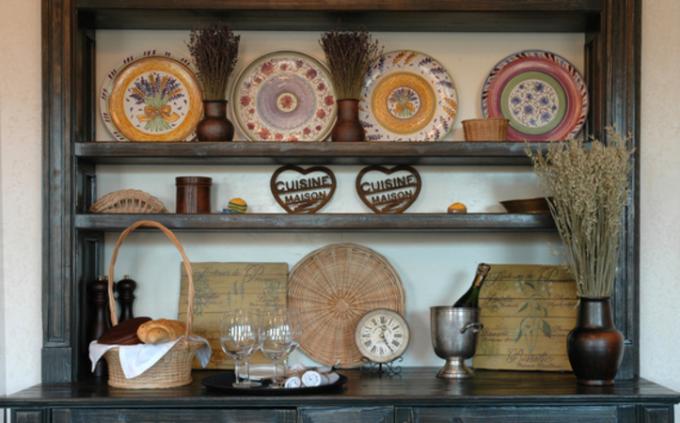 Dekoracyjne talerze ceramiczne (również ręcznie malowane) staną się stylowym dodatkiem do Twojej kuchni